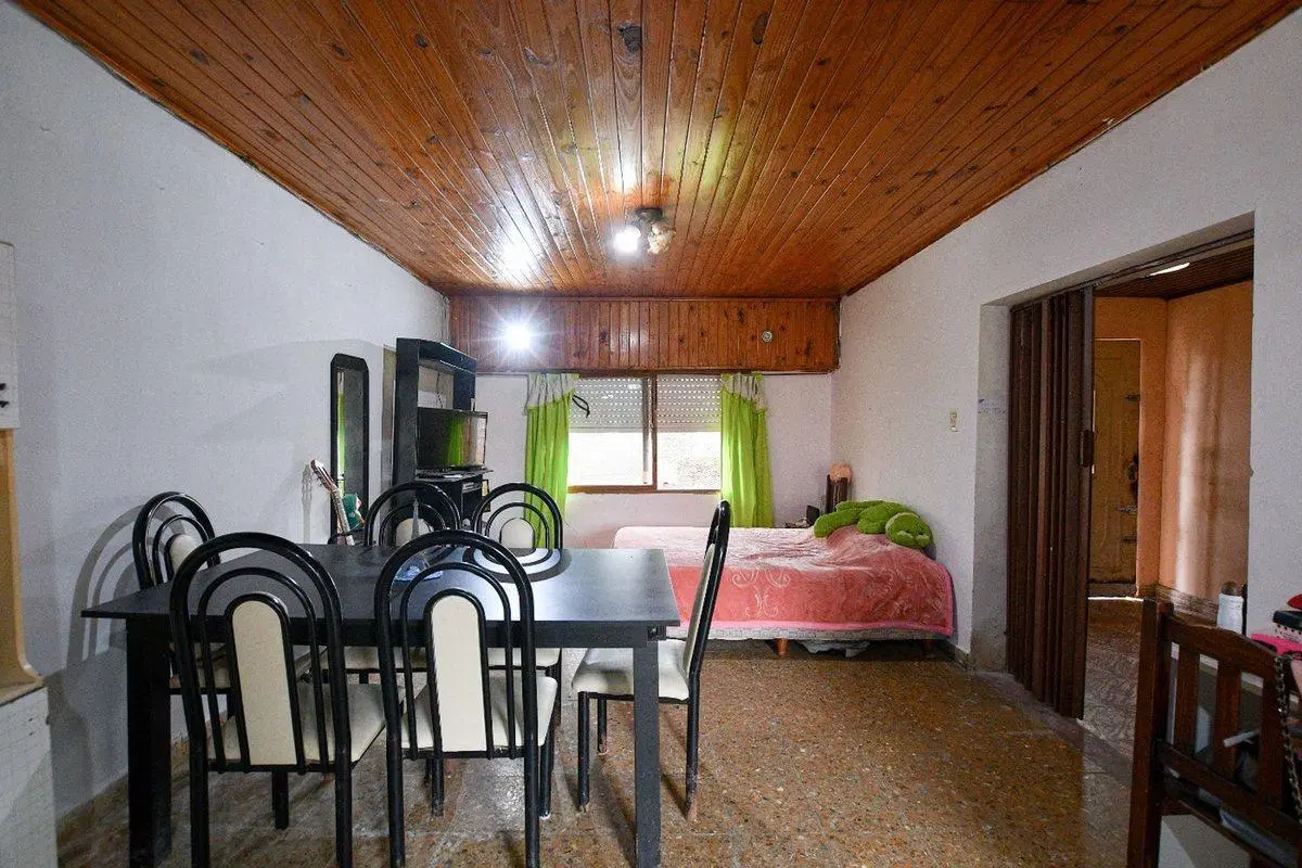 CASA EN VENTA A REFACCIONAR LA PLATA 3