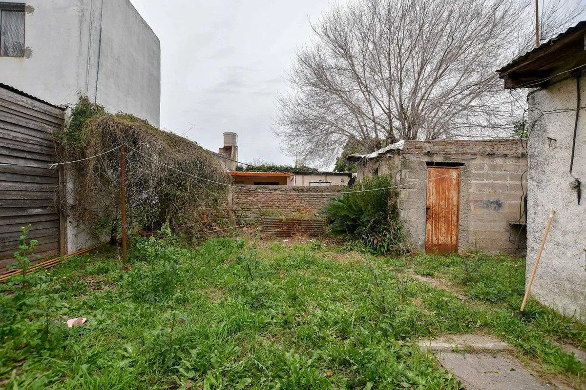 CASA EN VENTA A REFACCIONAR LA PLATA 5