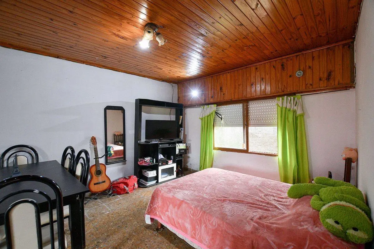 CASA EN VENTA A REFACCIONAR LA PLATA 8