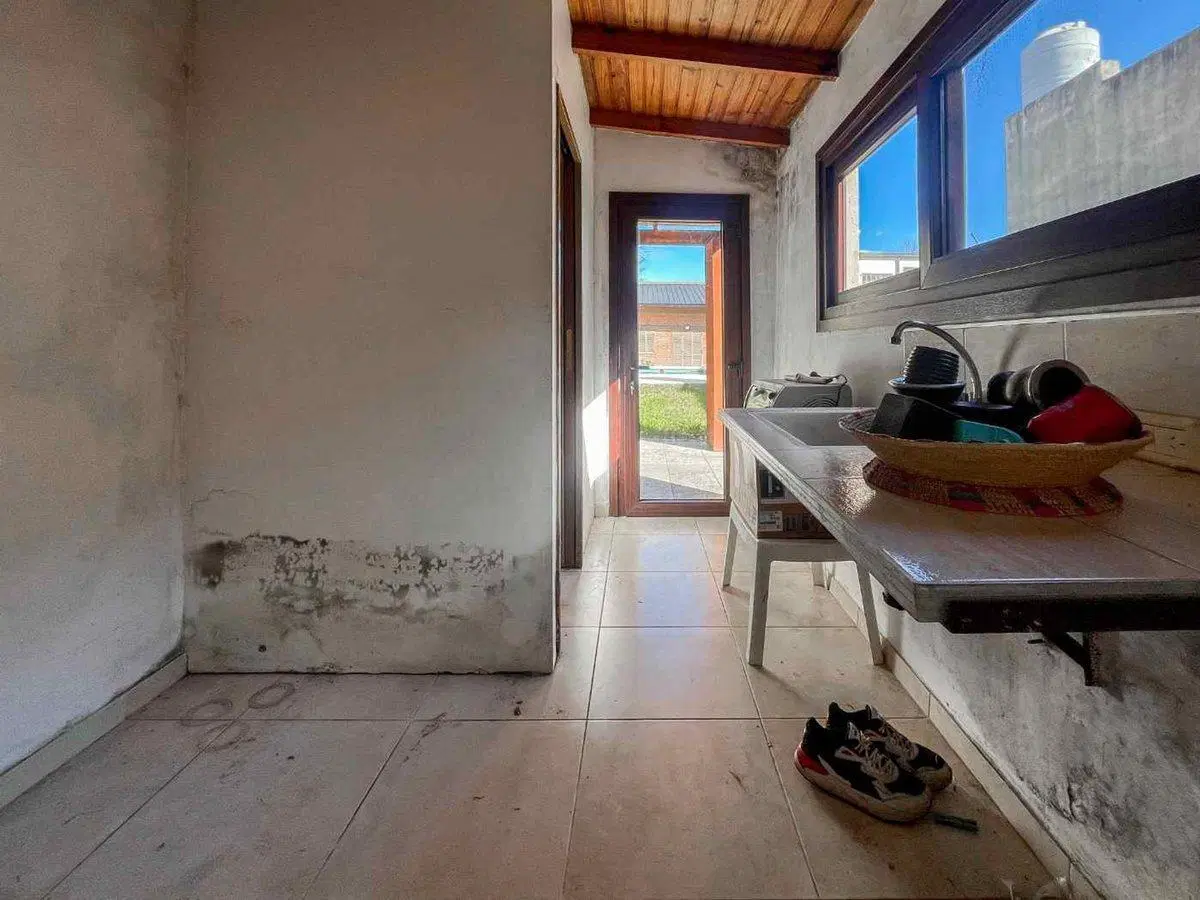 CASA 3 DOMITORIOS EN VENTA BERISSO PILETA 4