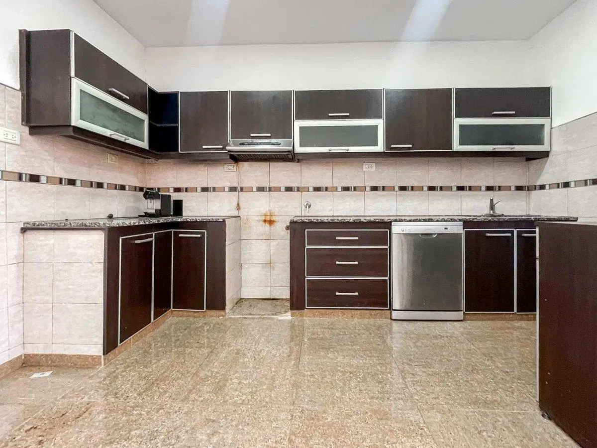 CASA 3 DOMITORIOS EN VENTA BERISSO PILETA 8