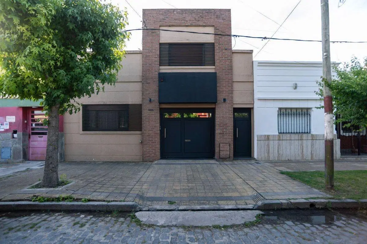 CASA 3 DORMITORIOS EN VENTA EN BERISSO CON PILETA 2