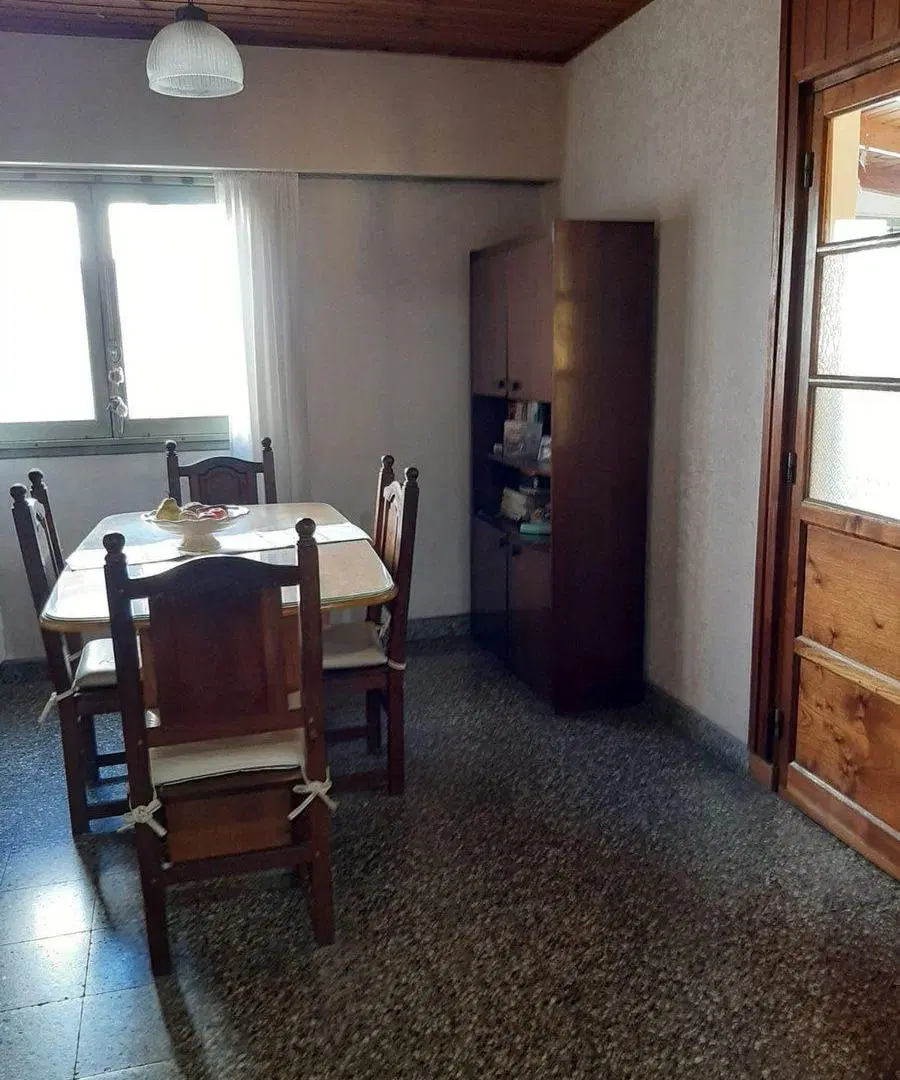 Casa 2 Dormitorios en venta Berisso con Quincho 4