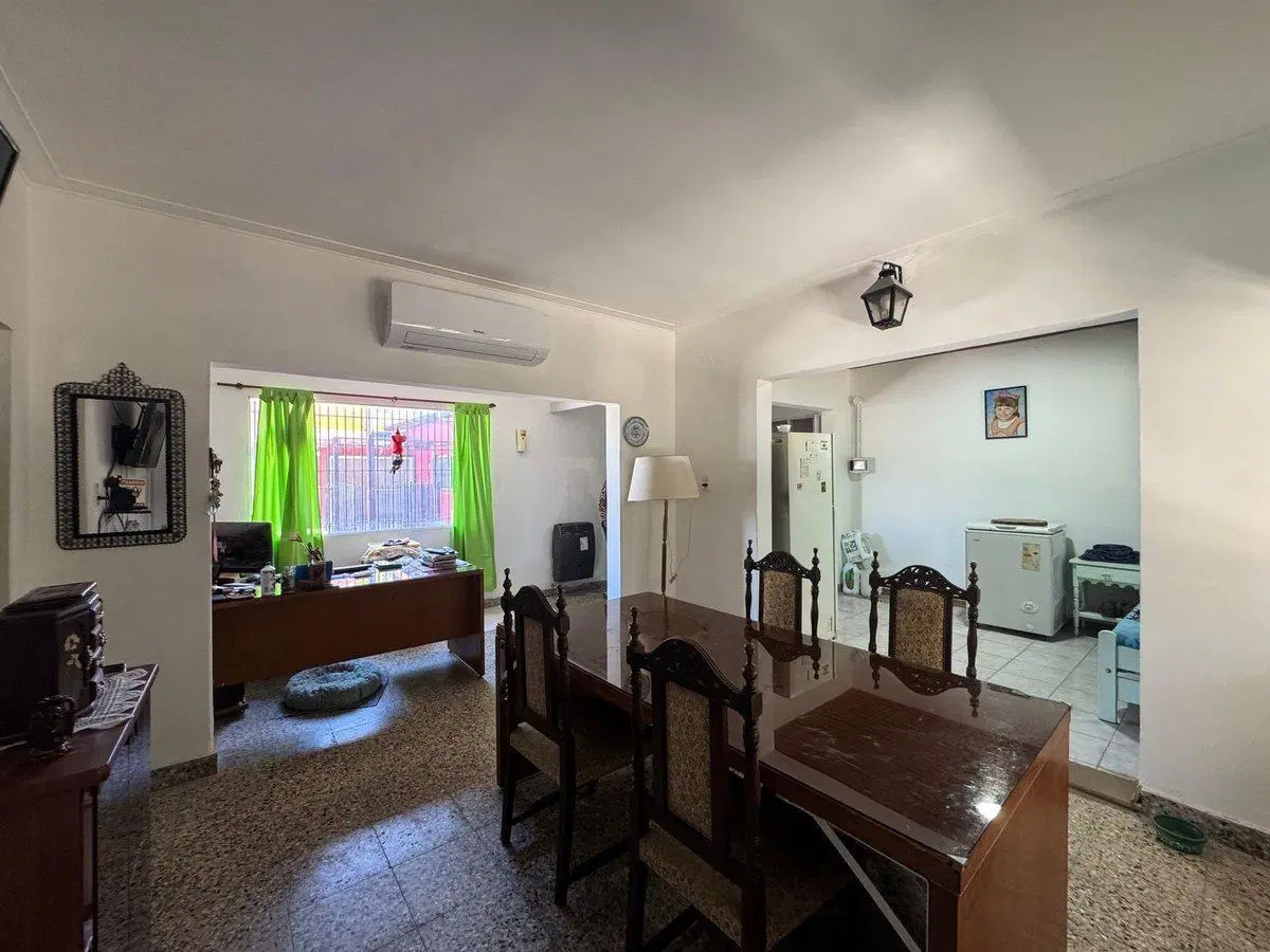 CASA 4 DORMITORIOS EN VENTA CITY BELL CON PILETA 3