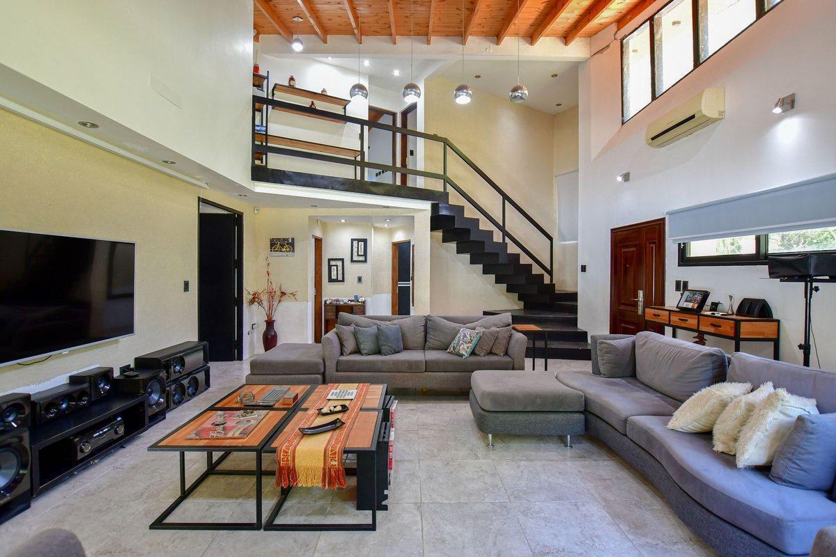 Casa de categoría en venta, La Plata, Los Naranjos