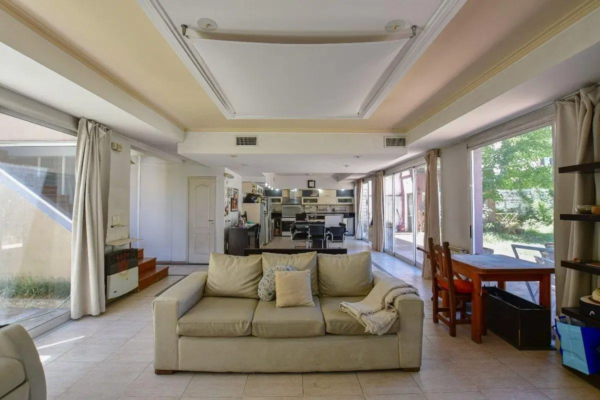 CASA 5 DORMITORIOS EN VENTA LA PLATA CON PILETA 2