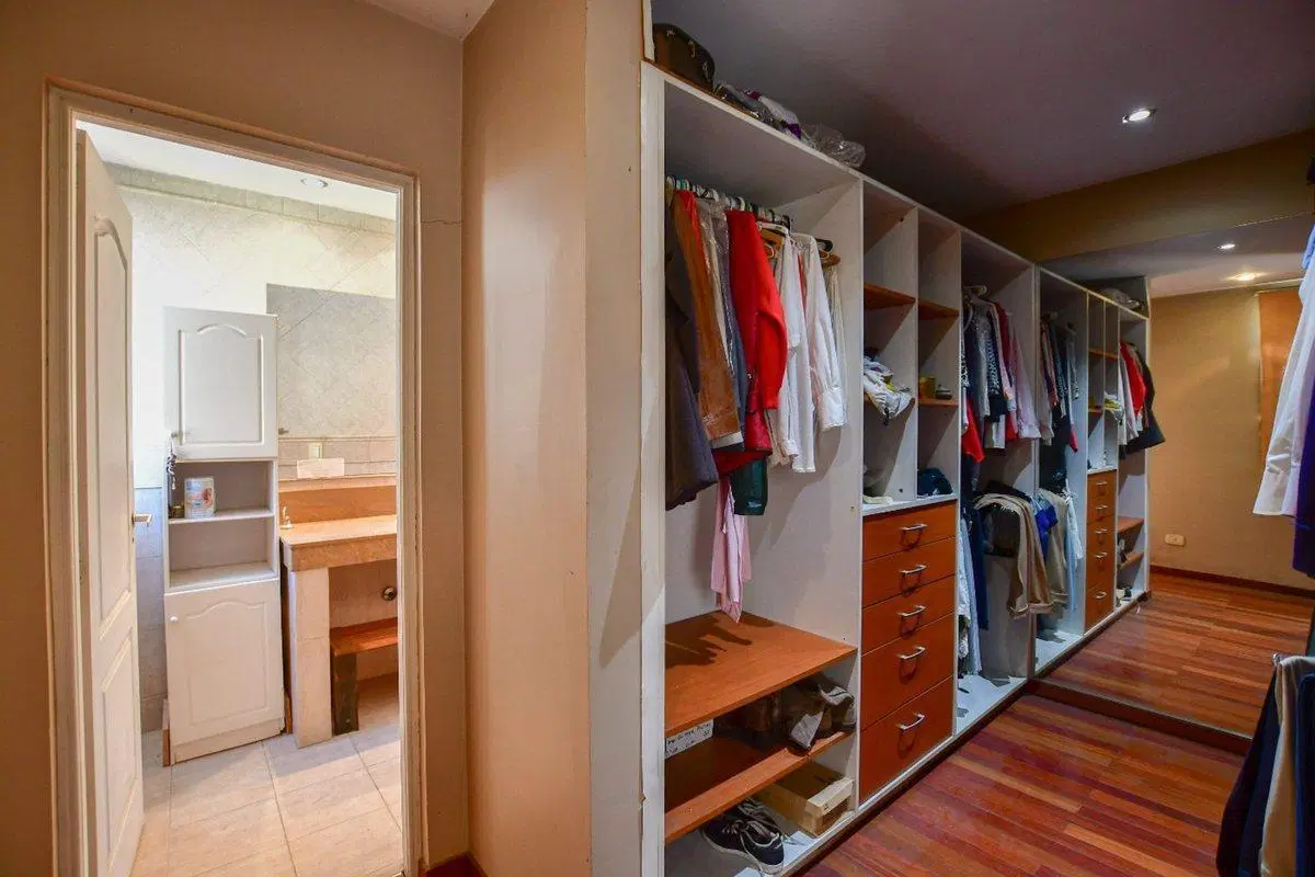 CASA 5 DORMITORIOS EN VENTA LA PLATA CON PILETA 5