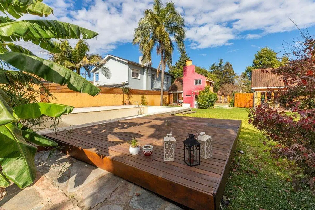 Casa en venta city bell entre caminos pileta 4