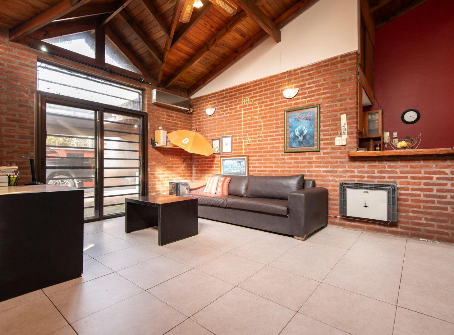 Foto de CASA 2 DORMITORIOS EN VENTA EN CITY BELL PILETA, imagen 3