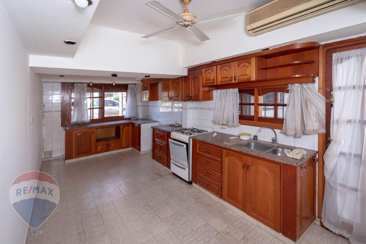 Foto de CASA 5 DORMITORIOS EN VENTA LA PLATA, imagen 3