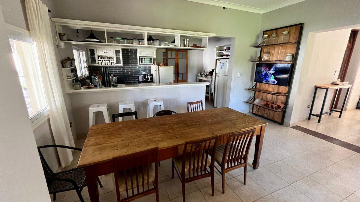 Foto de CASA 4 DORMITORIOS VENTA LA PLATA QUINCHO Y PILETA, imagen 1