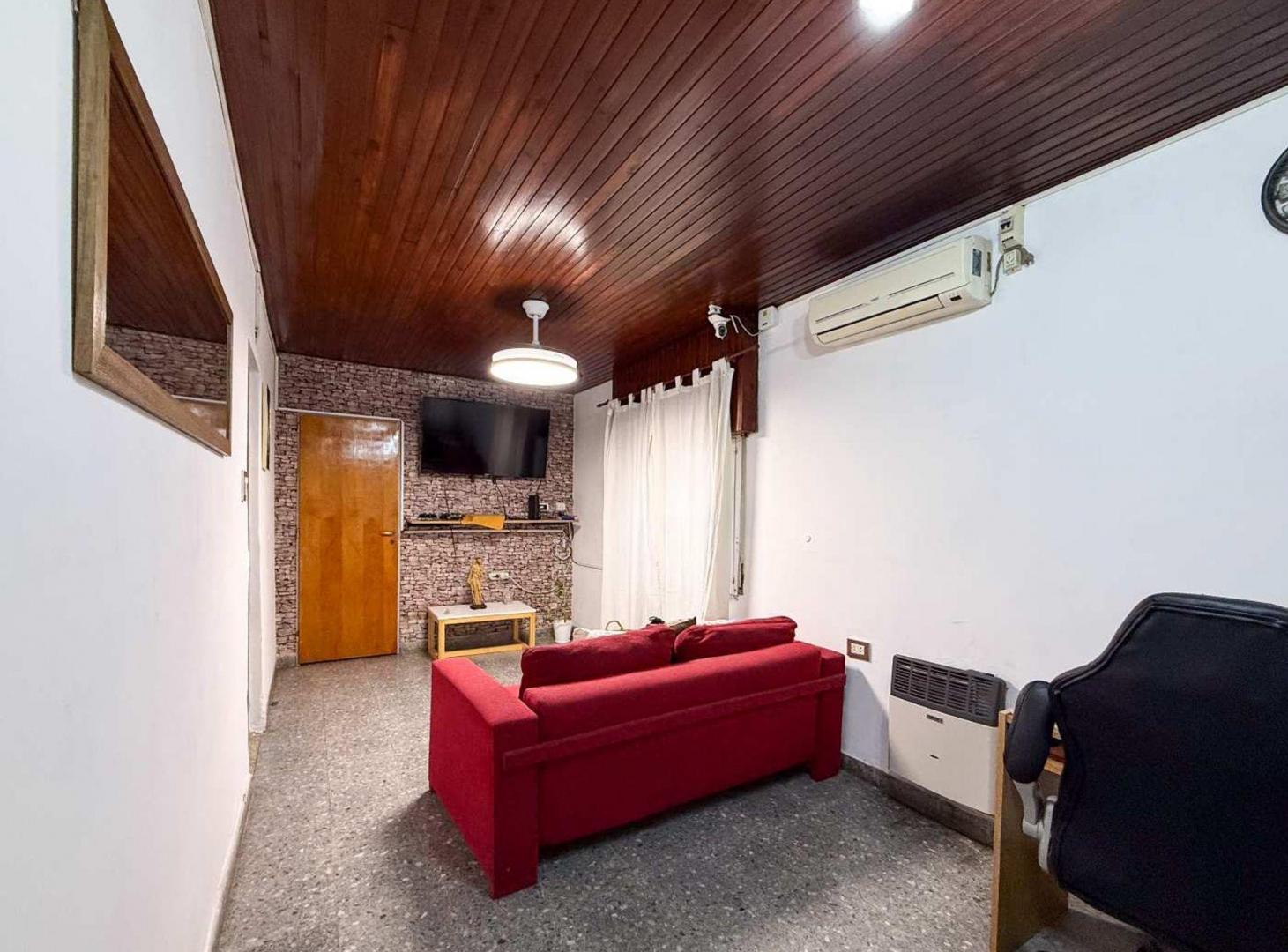 Foto de Casa de 2 dormitorios en venta Berisso con Local, imagen 2
