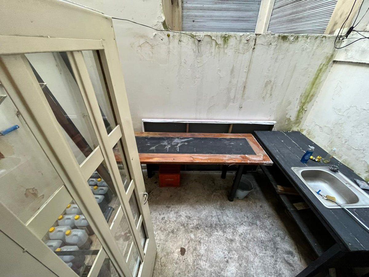 Foto de LOCAL EN VENTA LA PLATA- AL FRENTE CENTRO, imagen 2