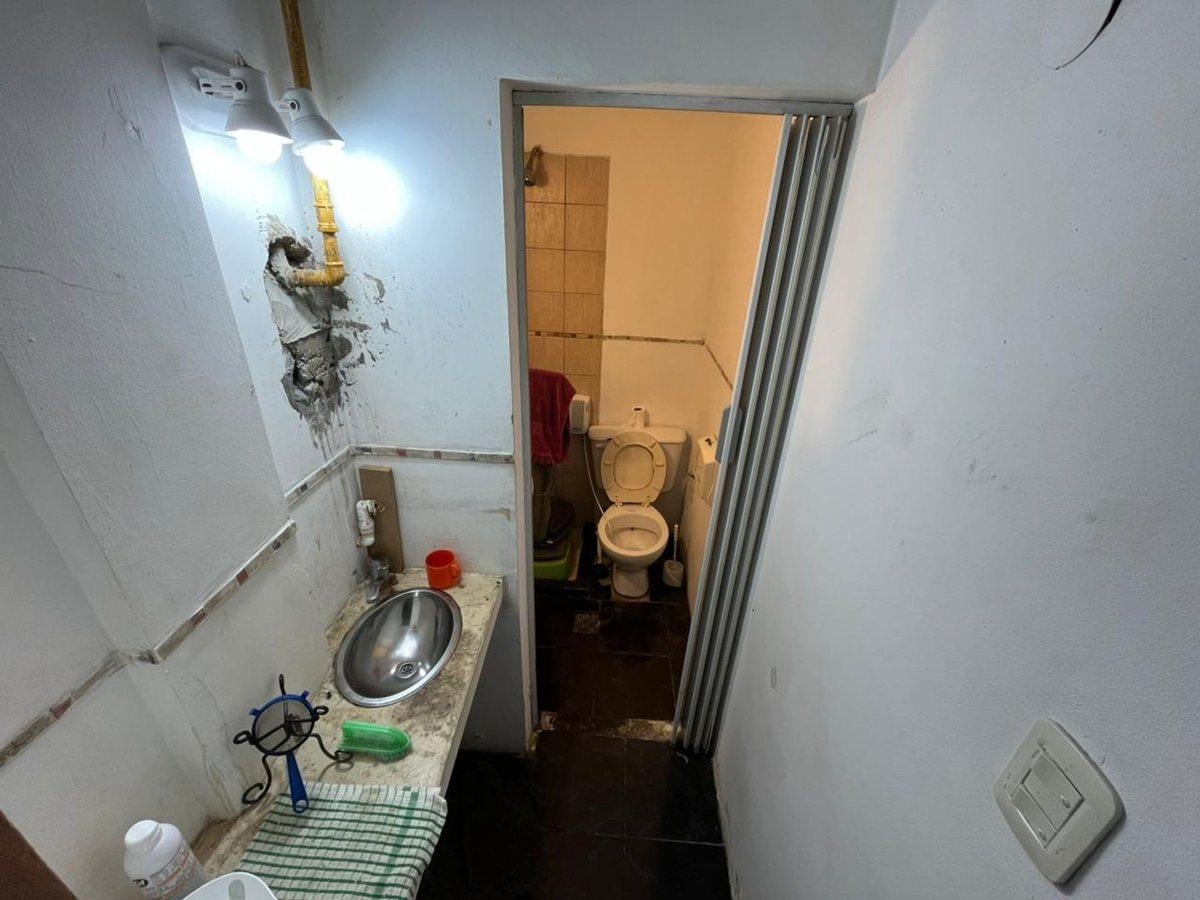 Foto de LOCAL EN VENTA LA PLATA- AL FRENTE CENTRO, imagen 1