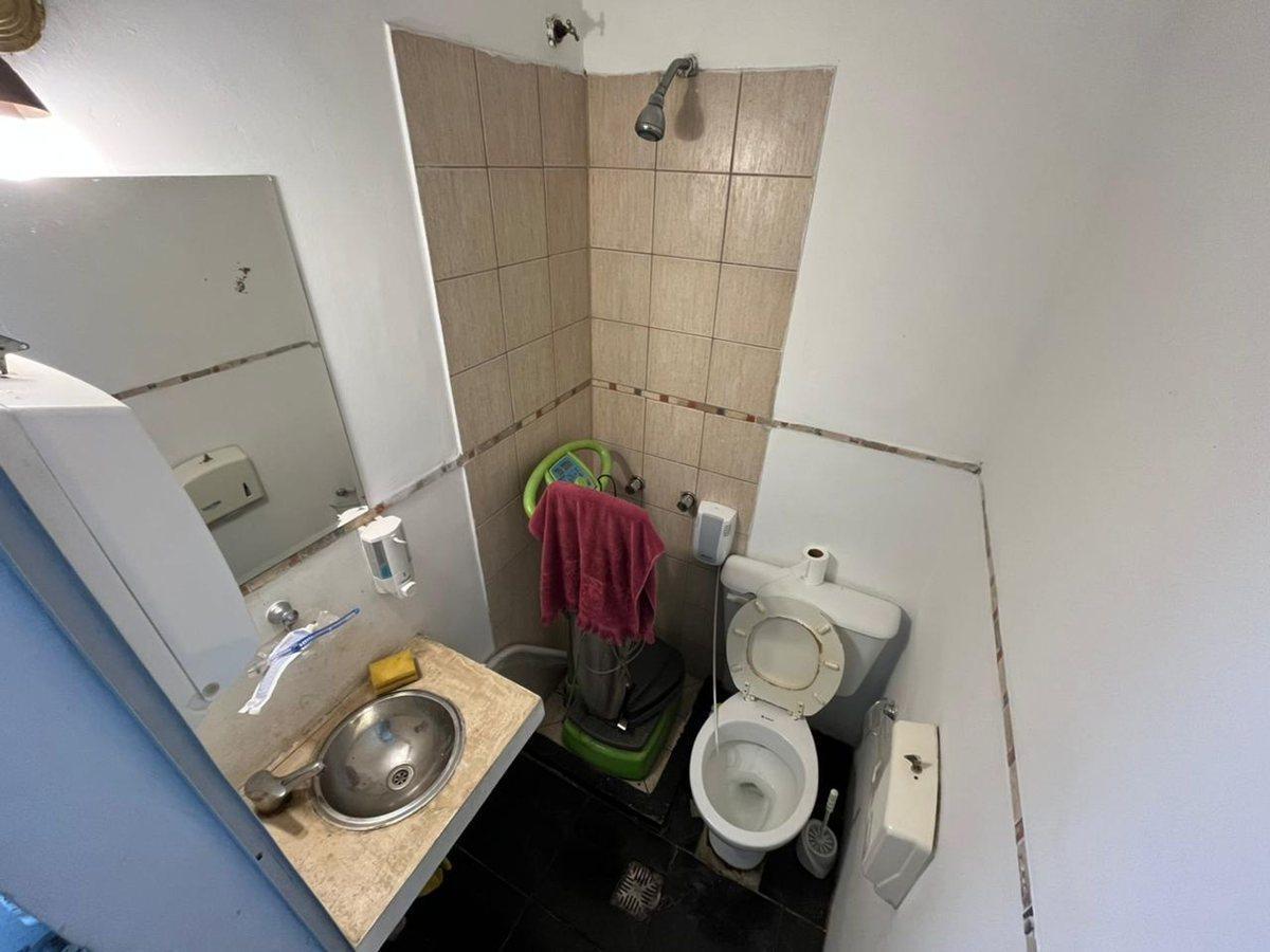 Foto de LOCAL EN VENTA LA PLATA- AL FRENTE CENTRO, imagen 3