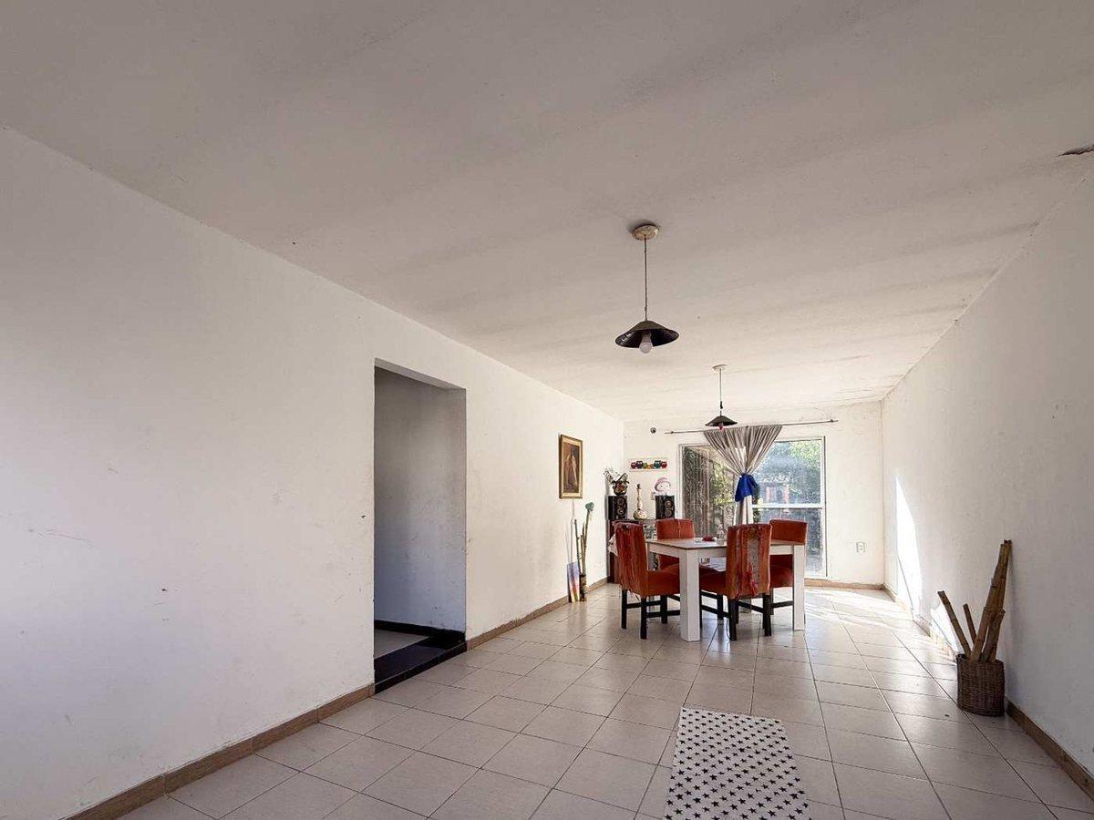 Foto de CASA 4 DORMITORIOS EN VENTA EN LA PLATA PATIO, imagen 3