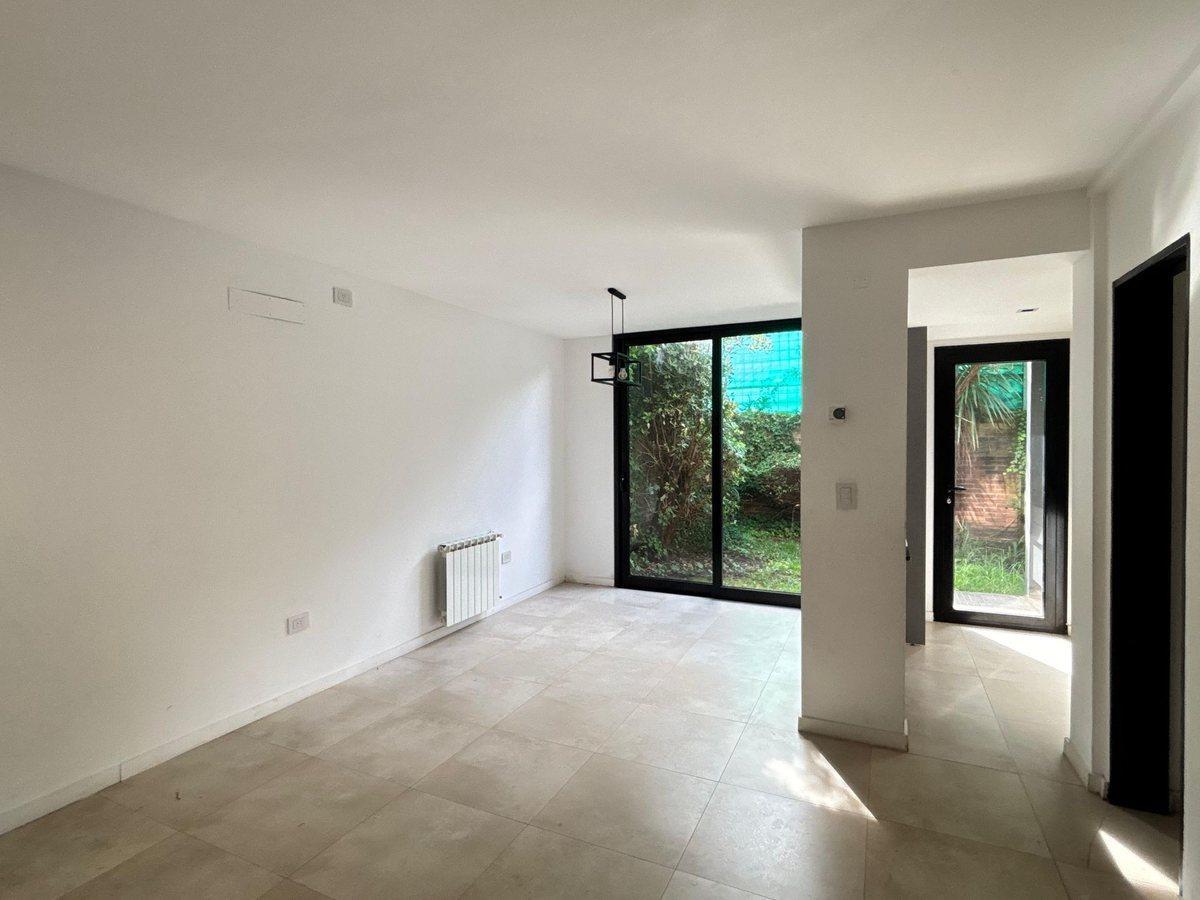 Foto de DUPLEX 2 DORMITORIOS EN VENTA GONNET, imagen 1