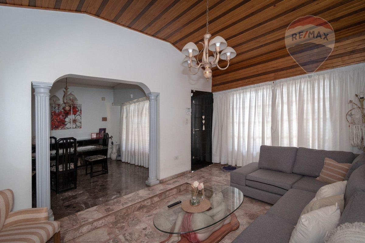 Foto de CASA 3 DORMITORIOS EN VENTA LA PLATA CON PILETA, imagen 2