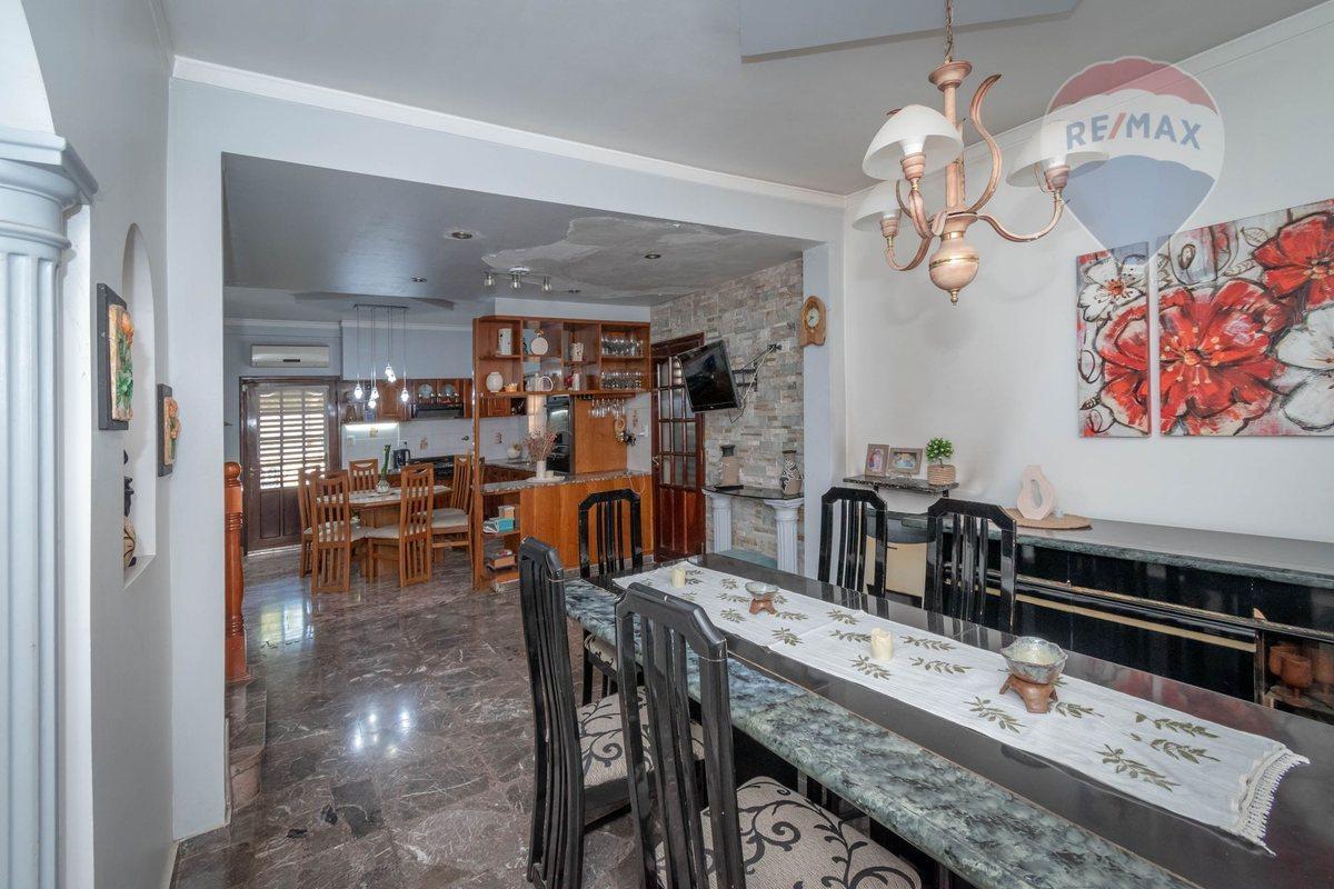 CASA 3 DORMITORIOS EN VENTA LA PLATA CON PILETA
