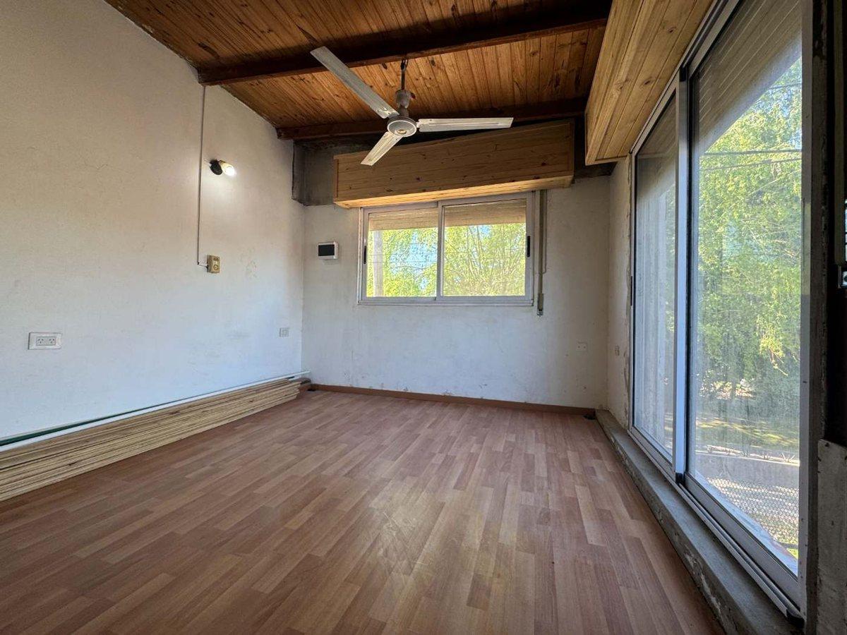 Foto de CASA 4 DORMITORIOS EN VENTA CITY BELL CON PILETA, imagen 3