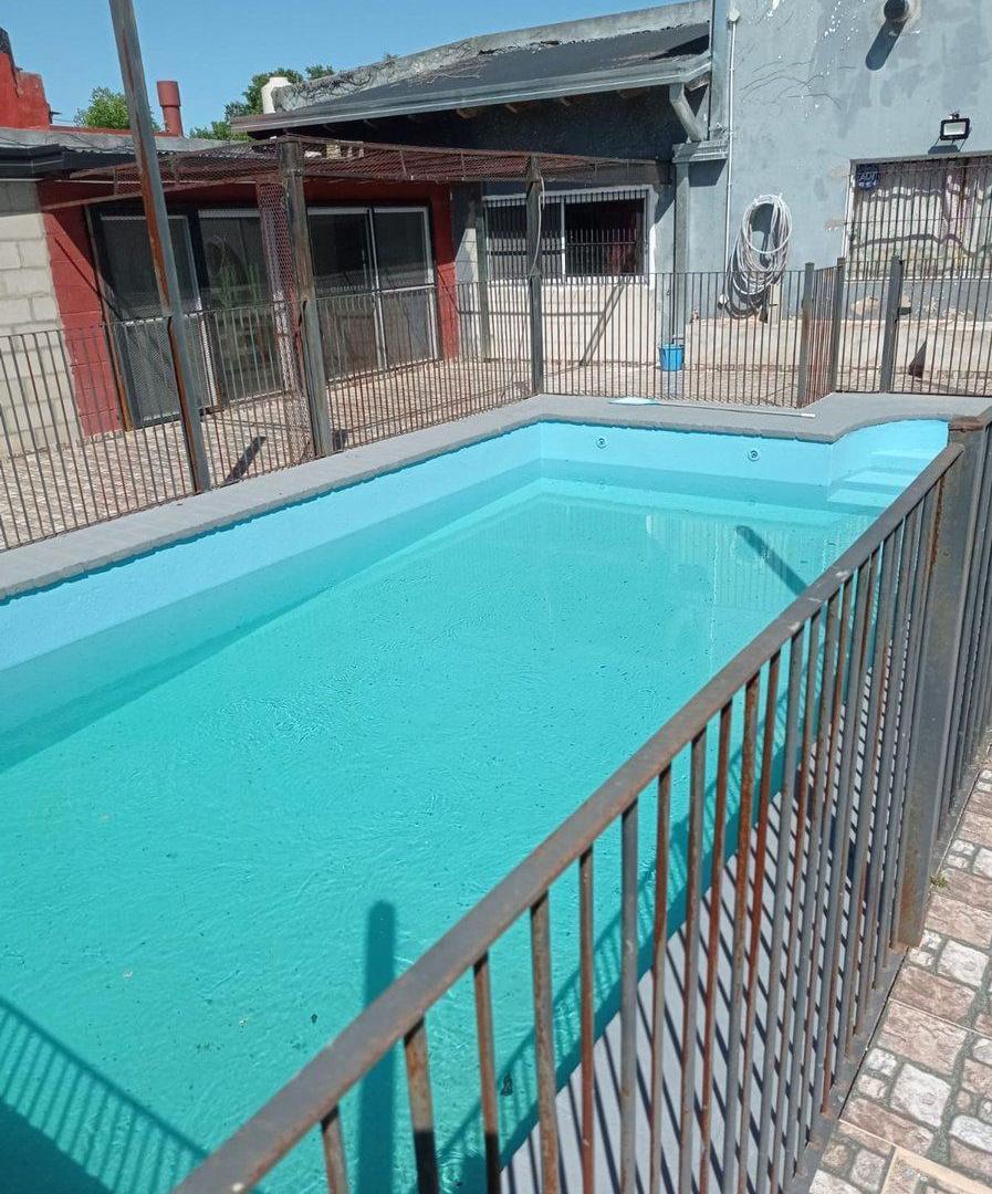 Foto de CASA 4 DORMITORIOS EN VENTA CITY BELL CON PILETA, imagen 4