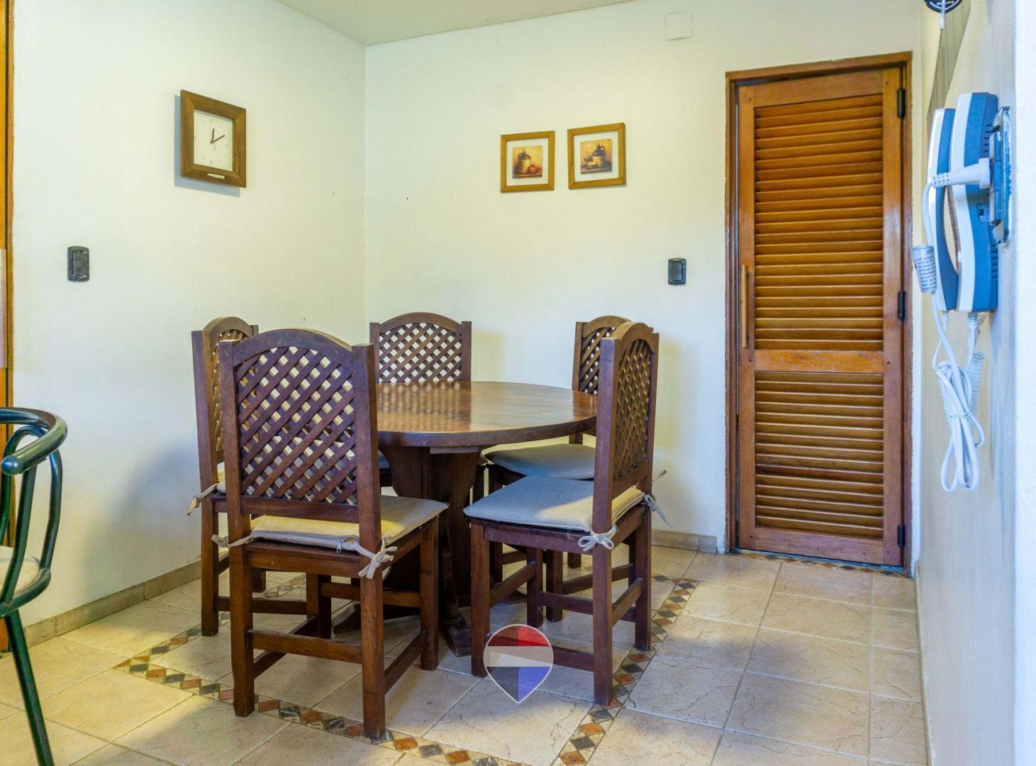 Foto de CASA 4 DORMITORIOS EN VENTA M.B GONNET -LA PLATA ., imagen 2
