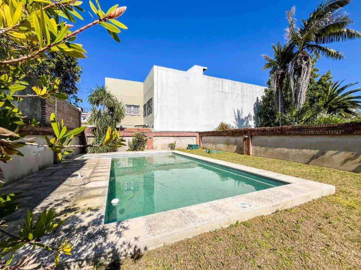 Foto de CASA 3 DORMITORIOS EN VENTA LA PLATA CON PILETA, imagen 3