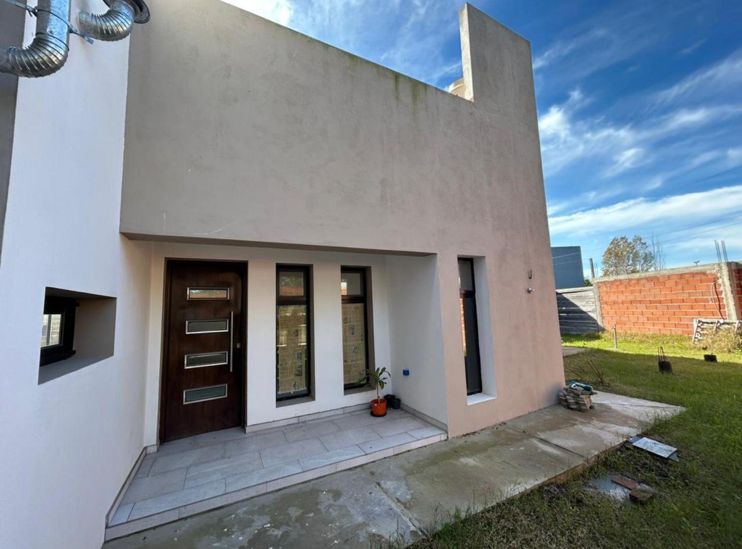 Foto de CASA 2 DORMITORIOS EN VENTA GONNET A TERMINAR, imagen 2