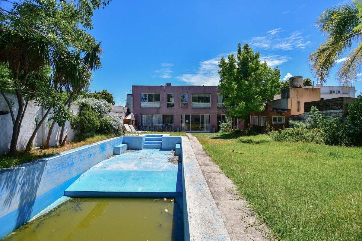 Foto de CASA 5 DORMITORIOS EN VENTA LA PLATA CON PILETA, imagen 5