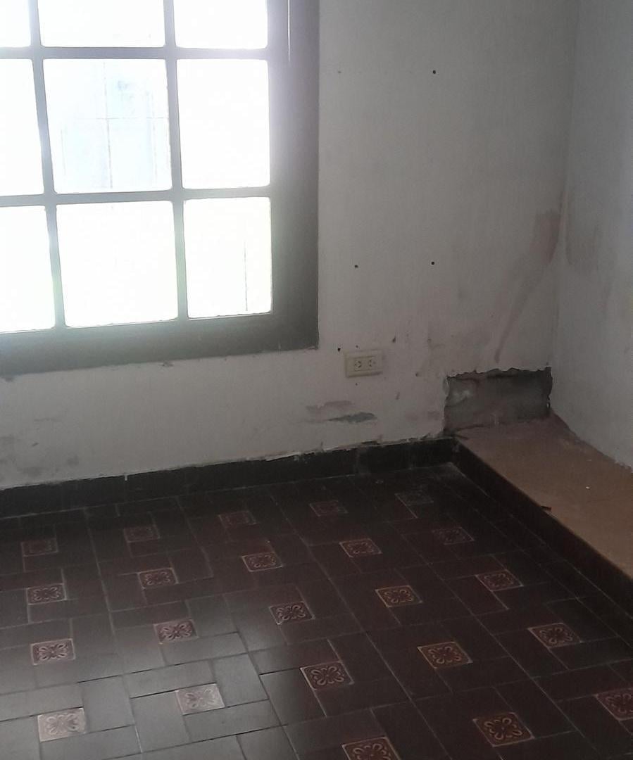 Foto de Casa 2 Dormitorio en Venta en Berisso a Reciclar, imagen 2