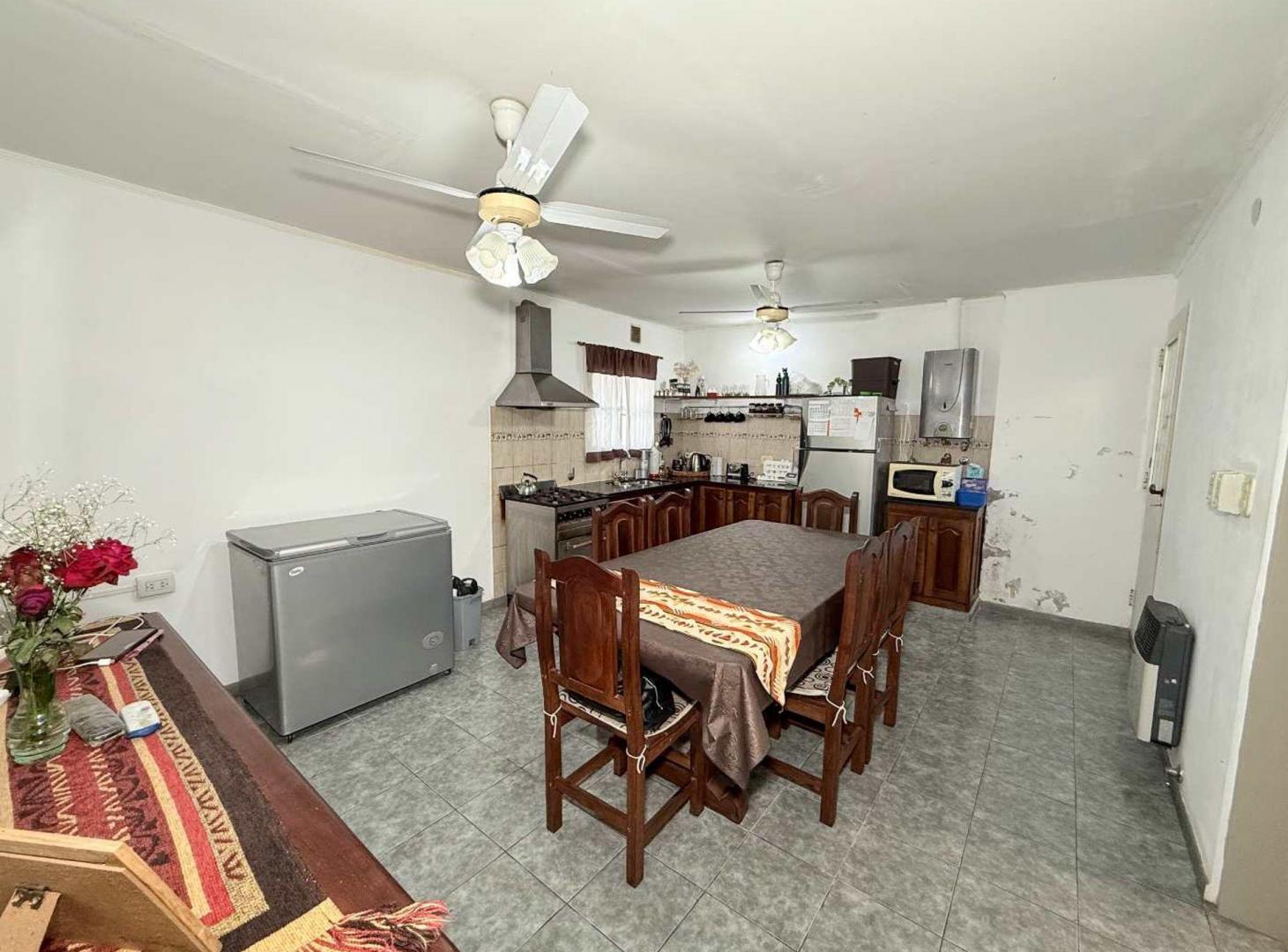 Foto de Casa de 2 dormitorios en venta Berisso con Local, imagen 2