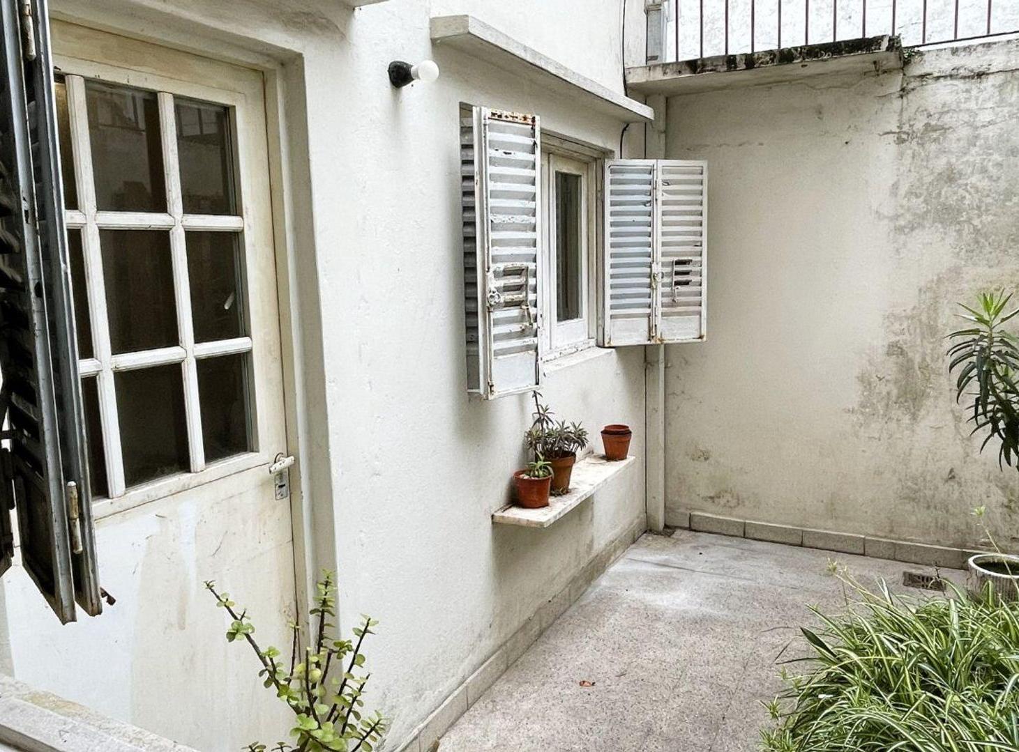 Foto de PH 2 Dormitorios en Venta en La Plata, imagen 3