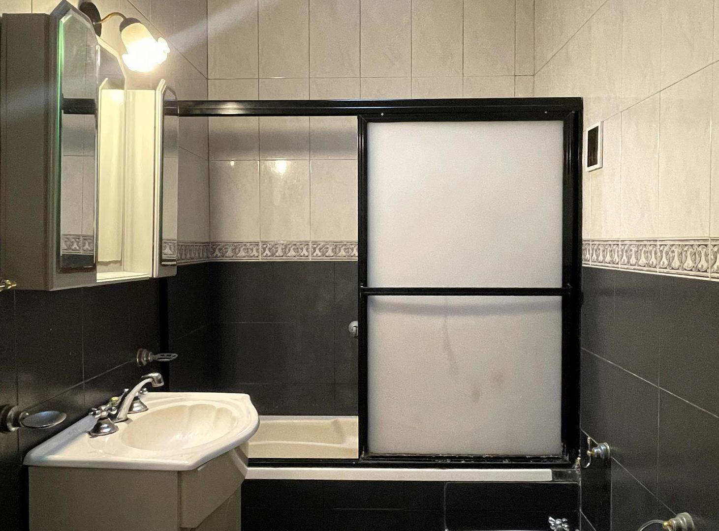 Foto de PH 2 Dormitorios en Venta en La Plata, imagen 1