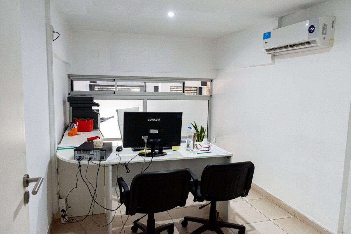 Foto de Local, con Oficinas En Venta La Plata, imagen 4