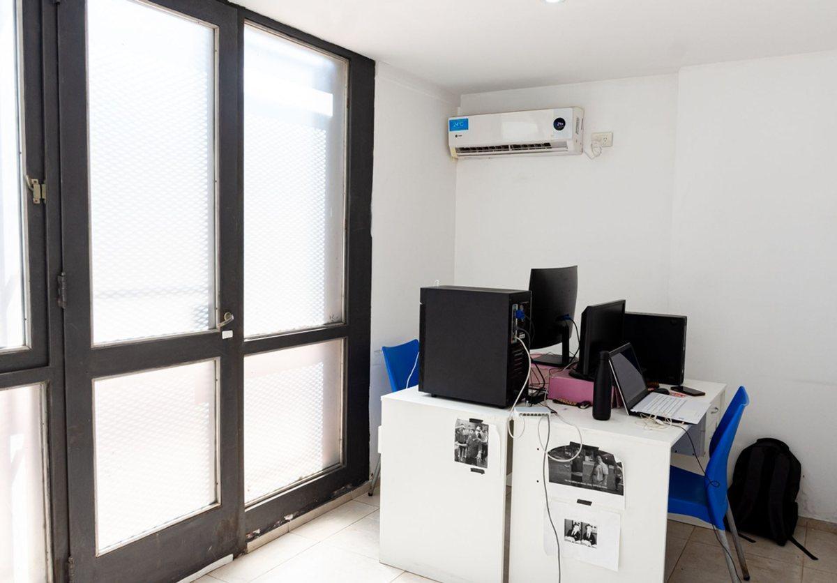 Foto de Local, con Oficinas En Venta La Plata, imagen 2