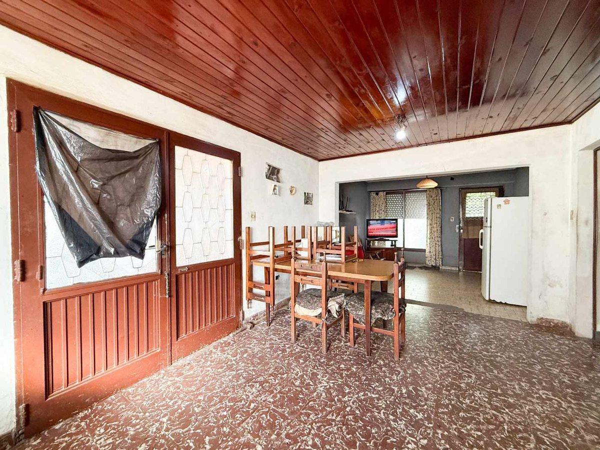Foto de CASA 4 DORMITORIOS EN VENTA EN LA PLATA PATIO, imagen 3