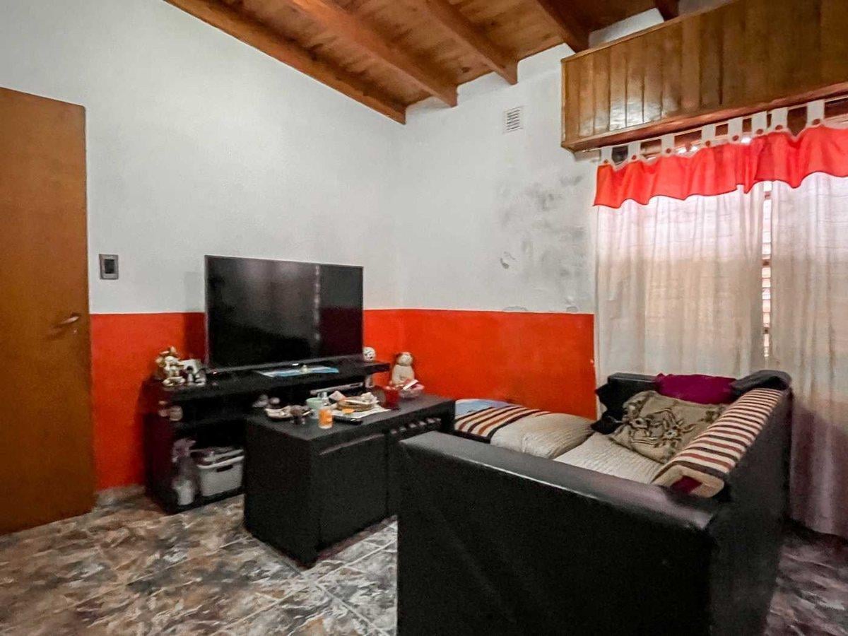 Foto de CASA 2 DORMITORIOS EN VENTA BERISSO + PATIO, imagen 4