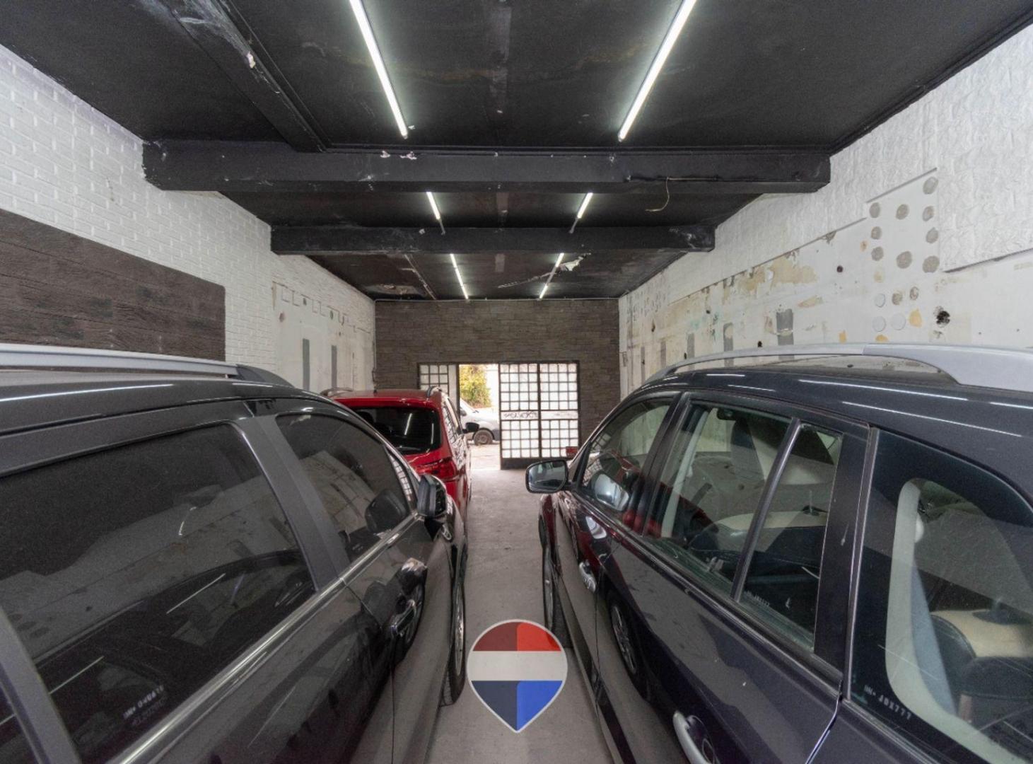 Foto de Local / Casa a Reciclar en Venta en La Plata, imagen 2