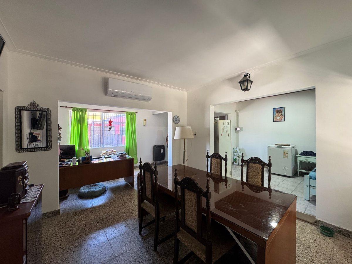 Foto de CASA 4 DORMITORIOS EN VENTA CITY BELL CON PILETA, imagen 5