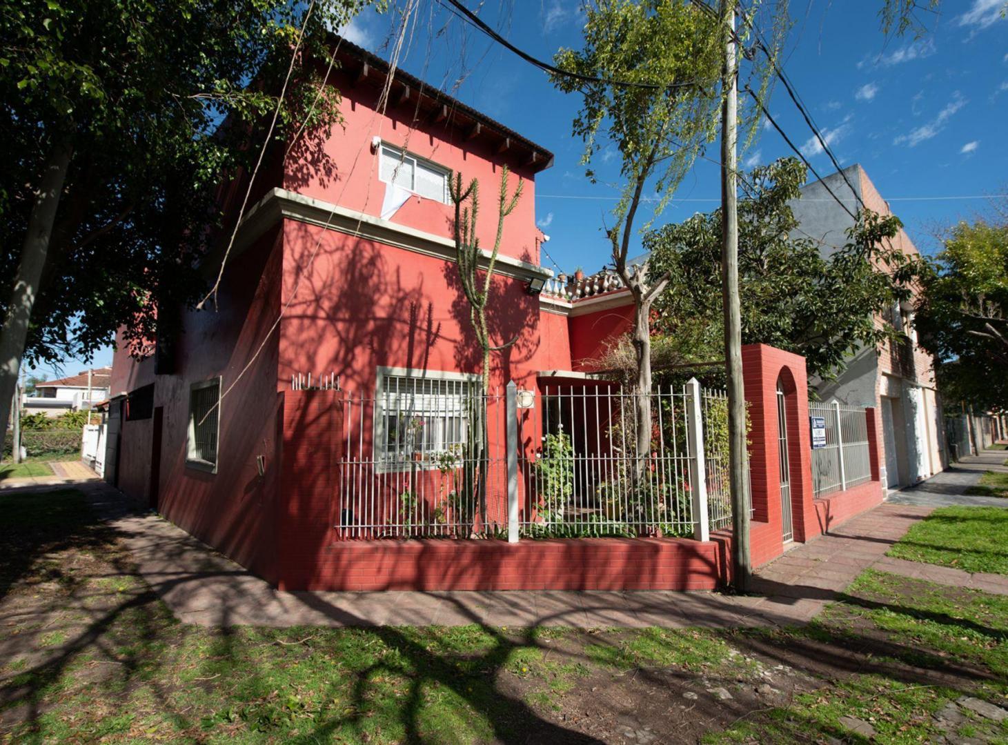 Foto de CASA 4 DORMITORIOS VENTA LA PLATA QUINCHO TERRAZA, imagen 3