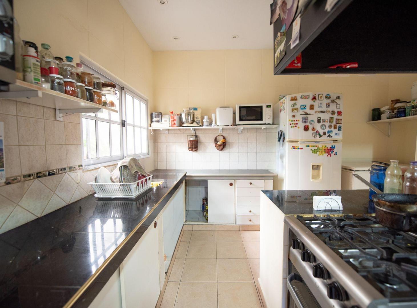 Foto de CASA 4 DORMITORIOS VENTA LA PLATA QUINCHO TERRAZA, imagen 5