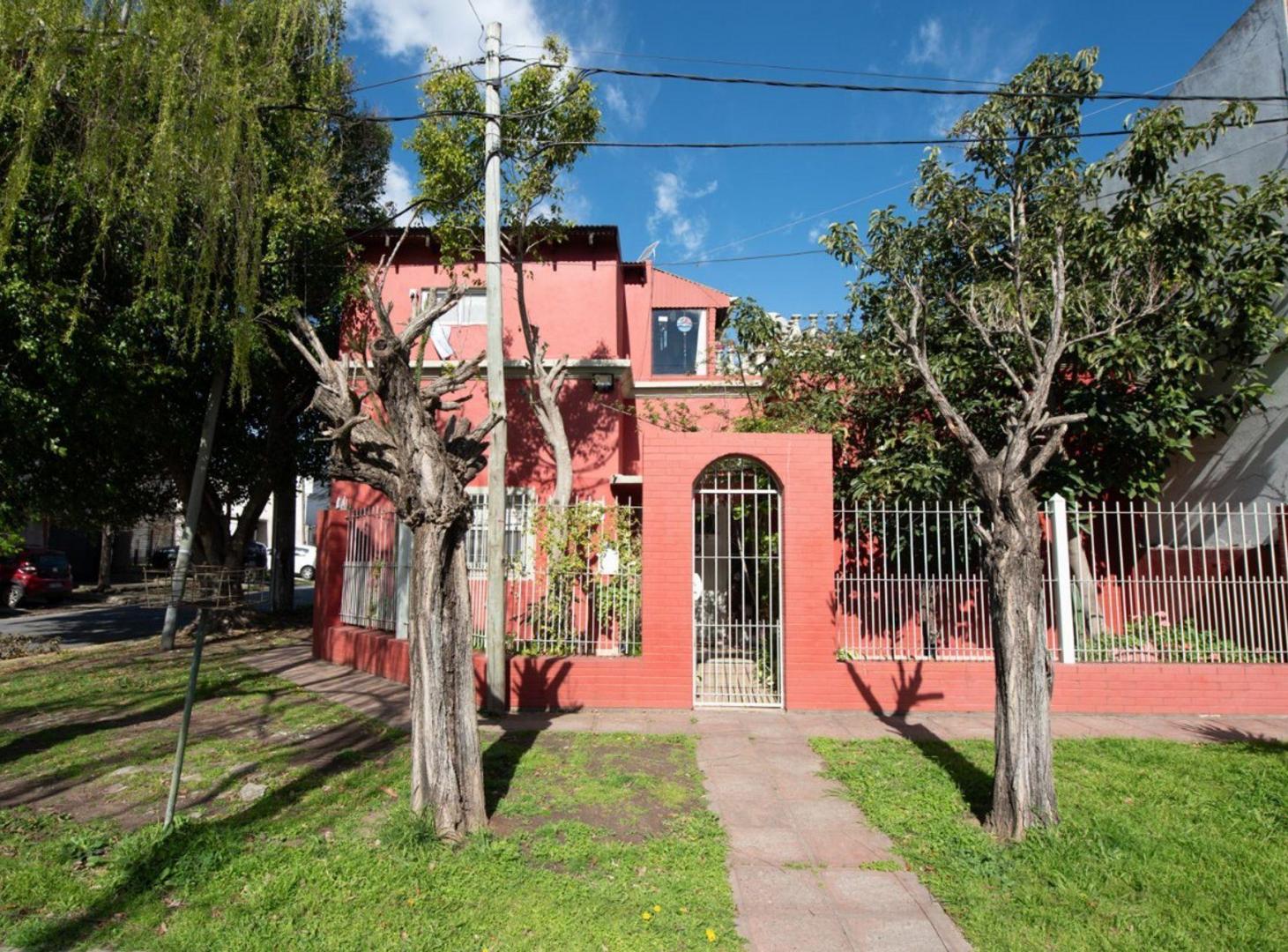 Foto de CASA 4 DORMITORIOS VENTA LA PLATA QUINCHO TERRAZA, imagen 1