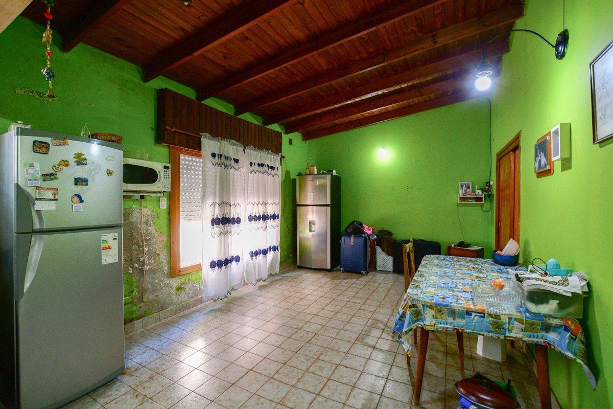 Foto de CASA 3 DORMITORIOS EN VENTA EN LA PLATA CON PARQUE, imagen 3