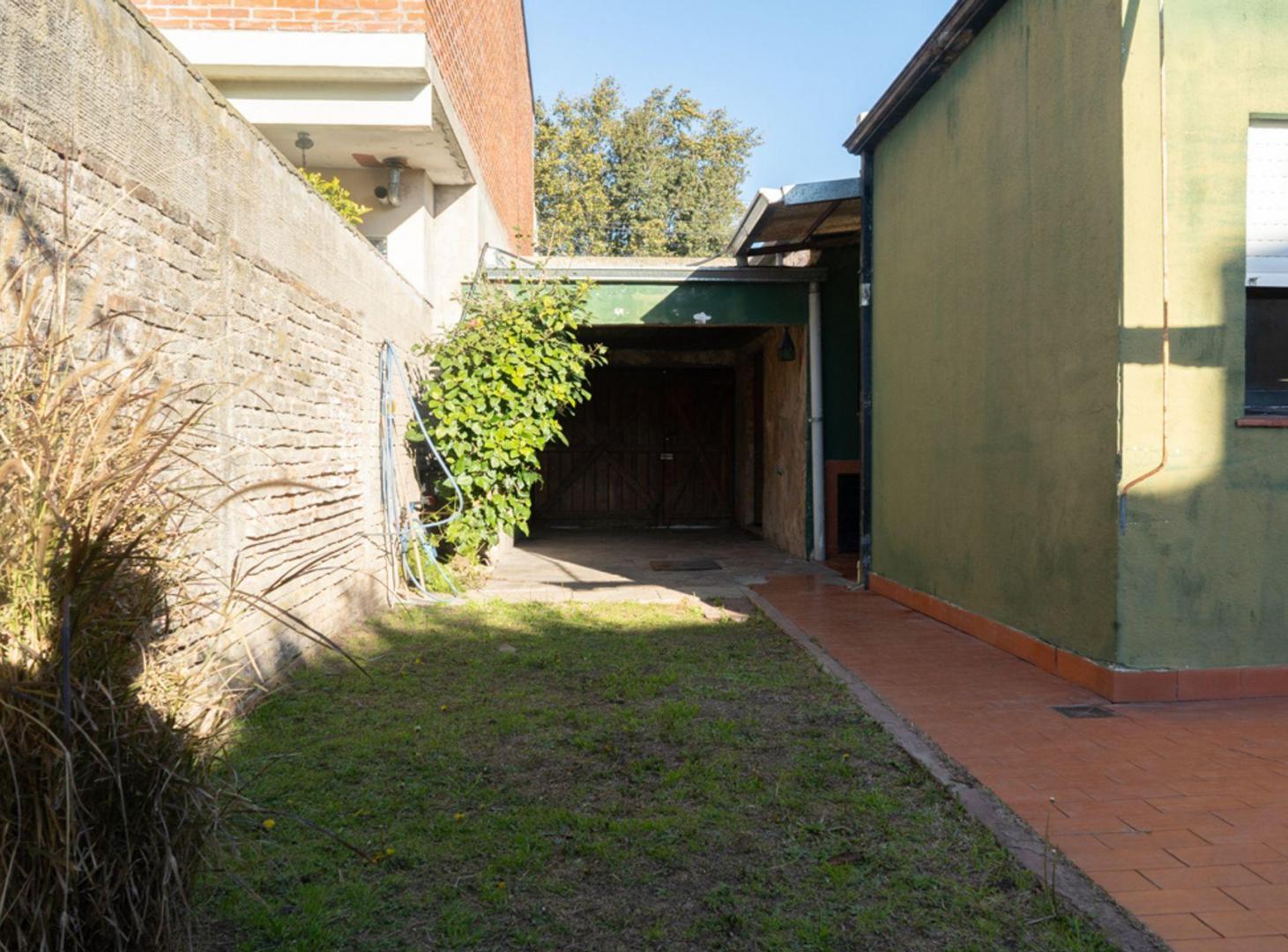 Foto de CASA 2 DORMITORIOS VENTA VILLA ELVIRA CON PILETA, imagen 4