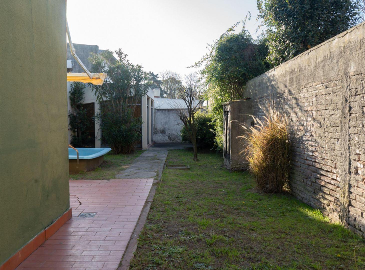 Foto de CASA 2 DORMITORIOS VENTA VILLA ELVIRA CON PILETA, imagen 2