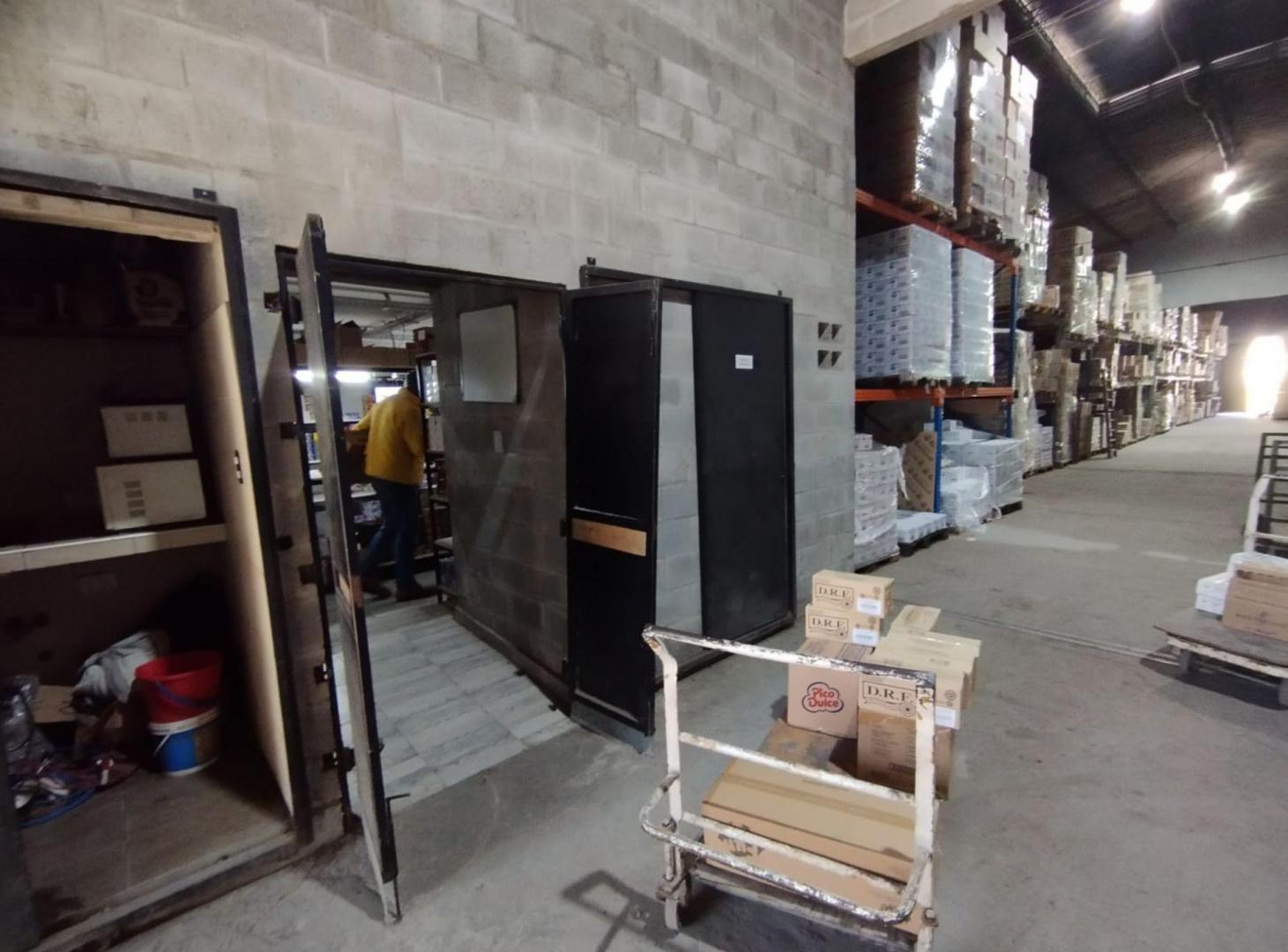 Foto de GALPON EN VENTA LA PLATA APTO VARIOS DESTINOS, imagen 3