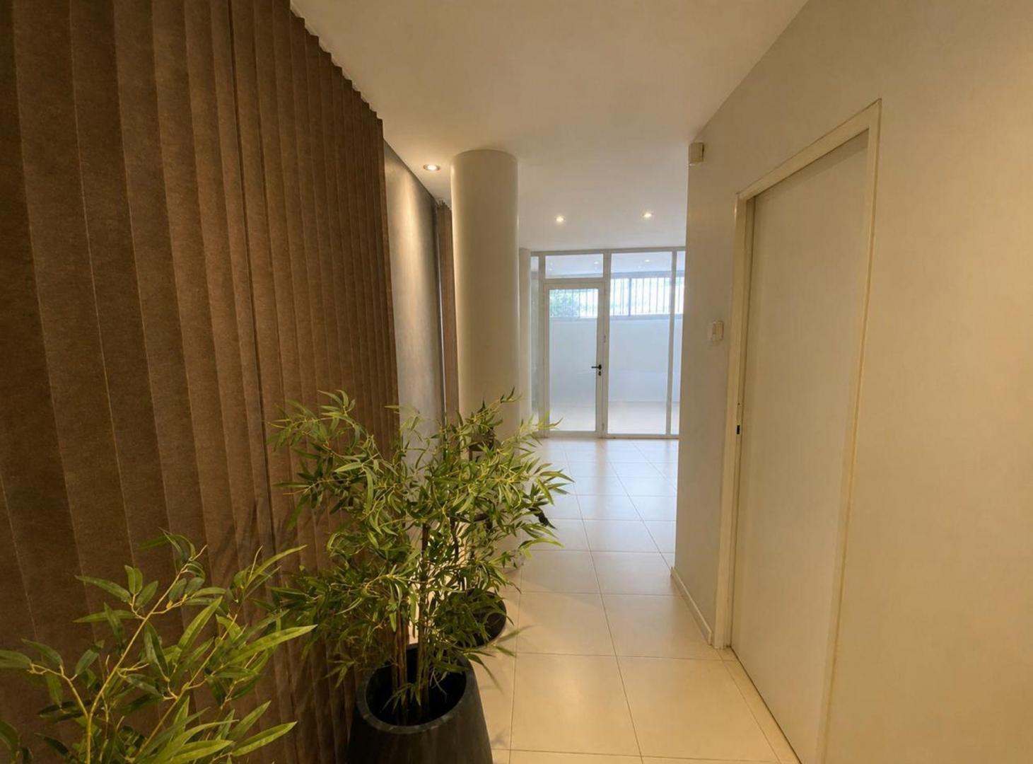 Foto de OFICINA EN VENTA LA PLATA CON COCHERA, imagen 1