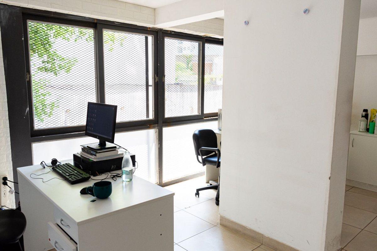 Foto de Local, con Oficinas En Venta La Plata, imagen 3