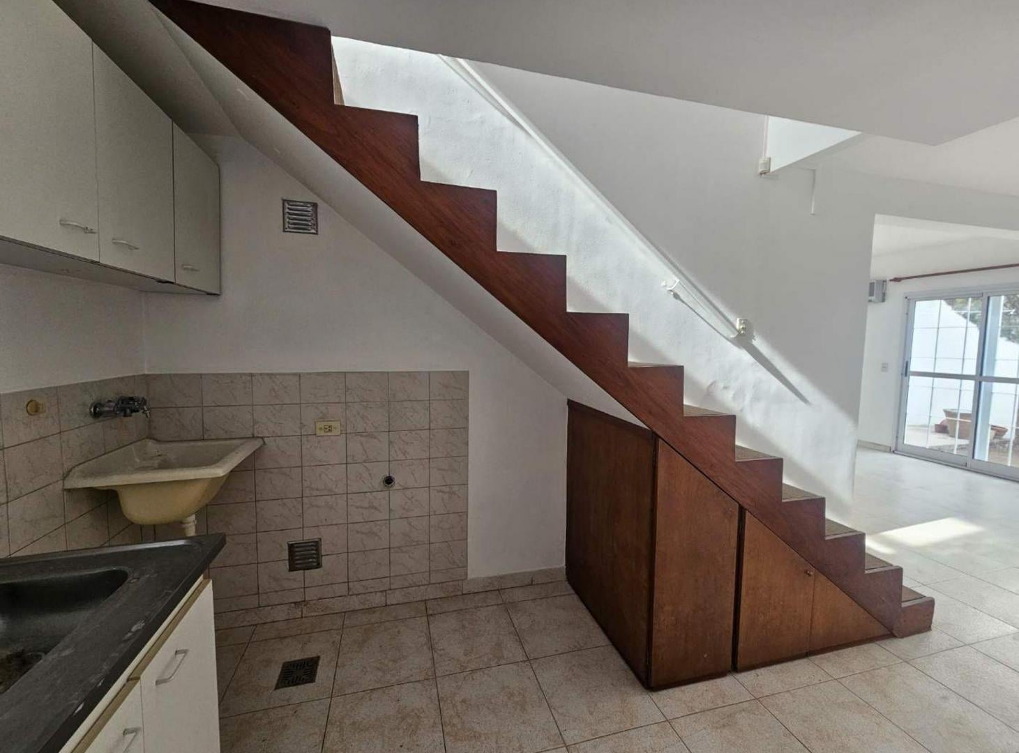 Foto de DUPLEX 3 DORMITORIOS EN ALQUILER COCHERA Y PATIO, imagen 5
