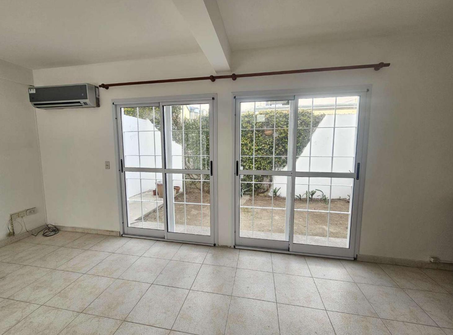 Foto de DUPLEX 3 DORMITORIOS EN ALQUILER COCHERA Y PATIO, imagen 3